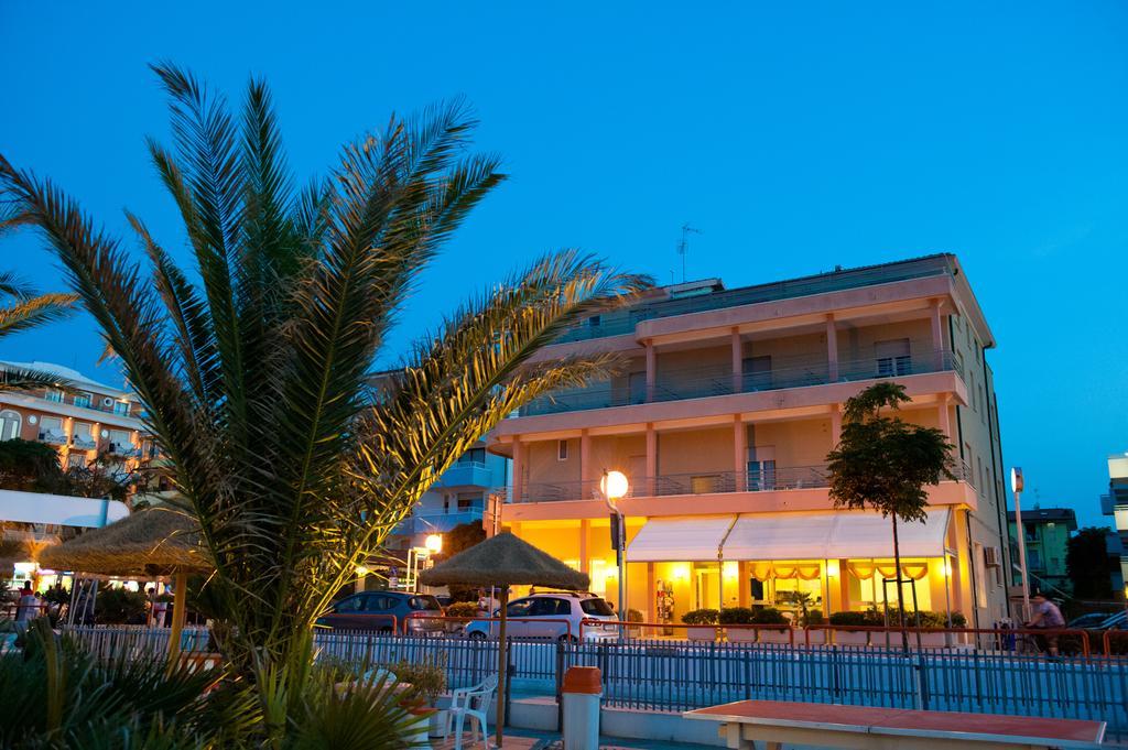 Albergo Villa Mauri Римини Екстериор снимка