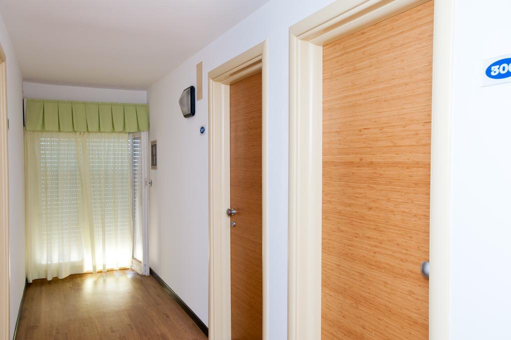 Albergo Villa Mauri Римини Екстериор снимка