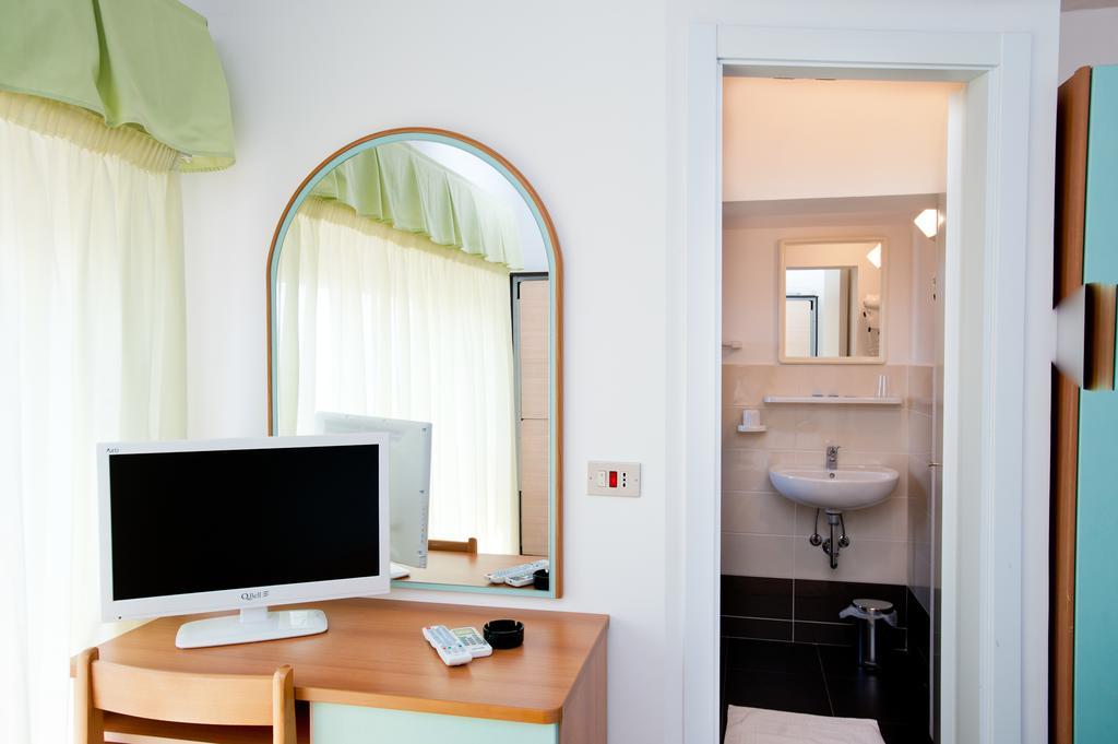 Albergo Villa Mauri Римини Екстериор снимка