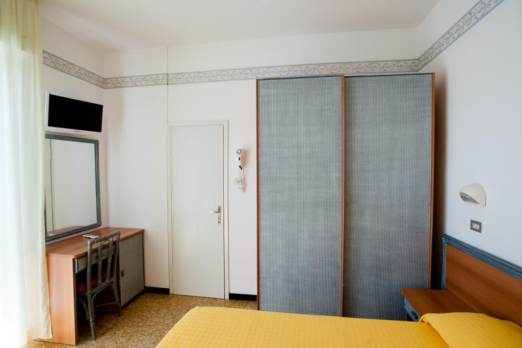 Albergo Villa Mauri Римини Екстериор снимка