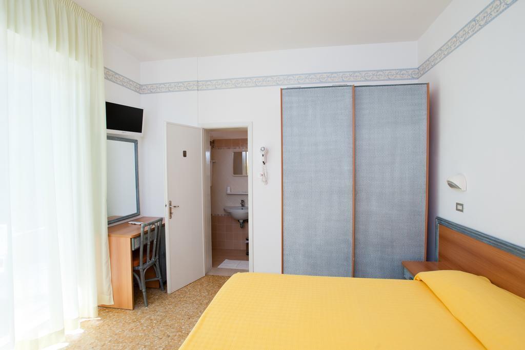 Albergo Villa Mauri Римини Екстериор снимка