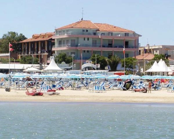Albergo Villa Mauri Римини Екстериор снимка